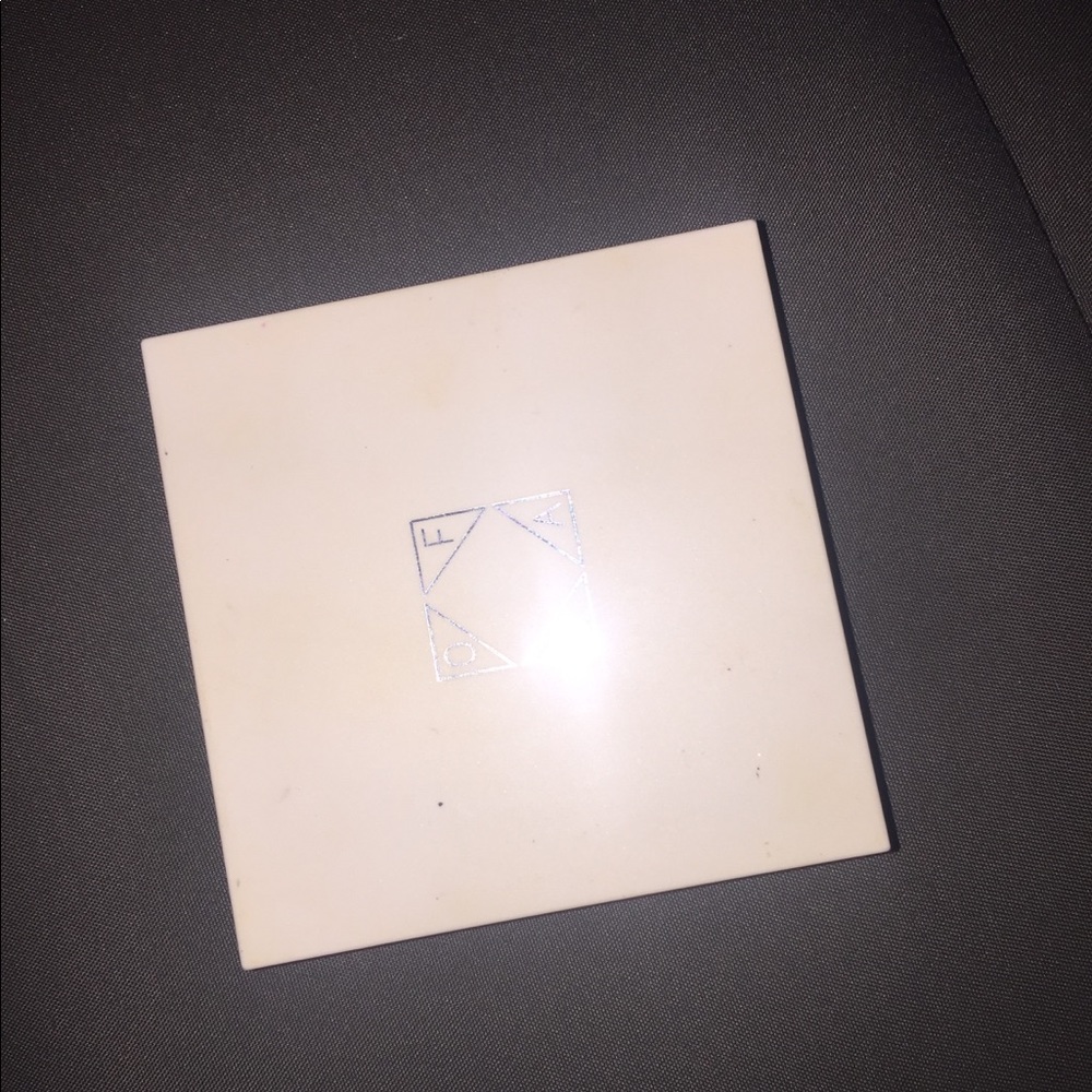 OFRA Highlighter shade Space Baby
